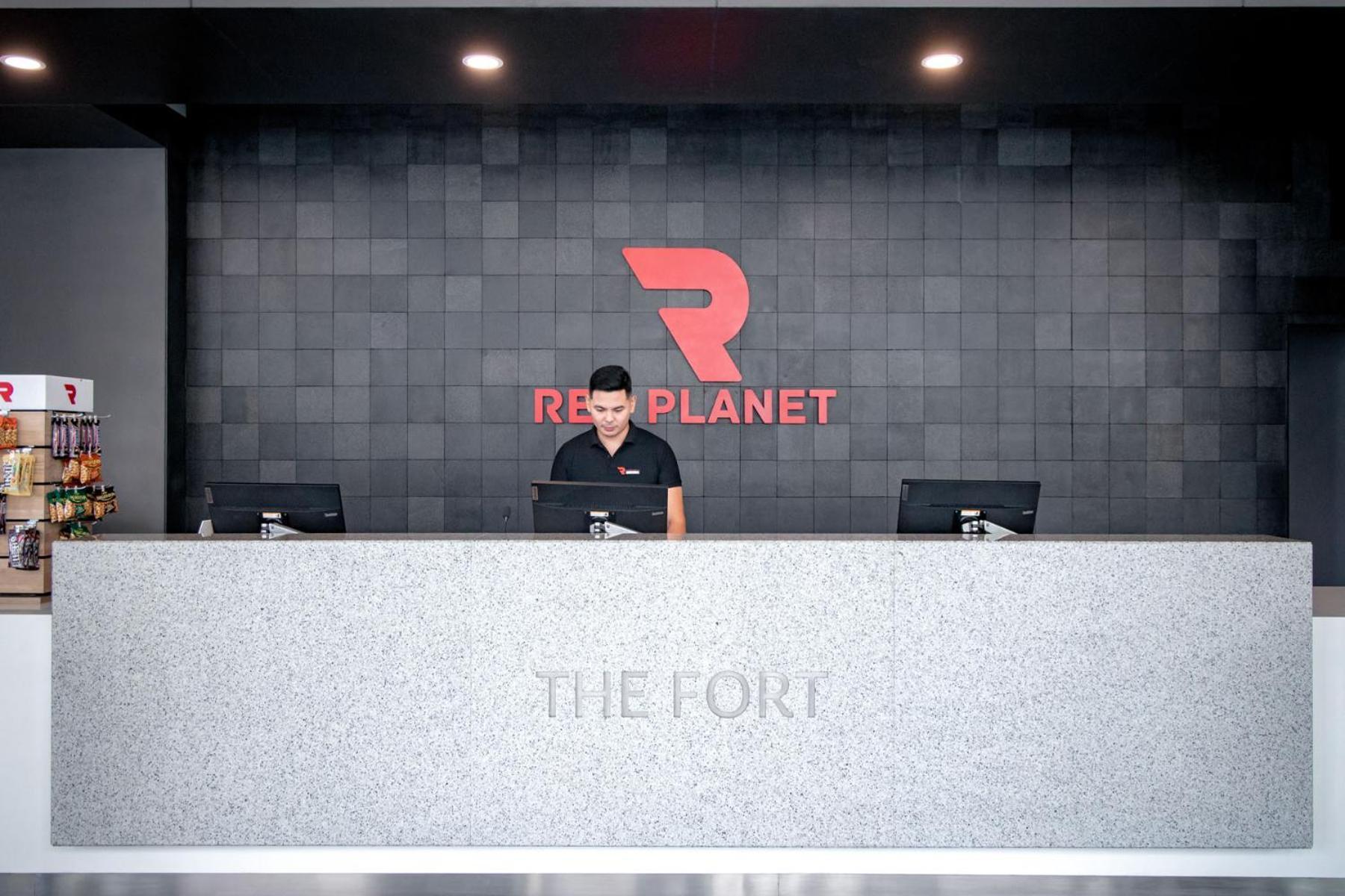 Red Planet Bgc The Fort Taguig Exterior photo