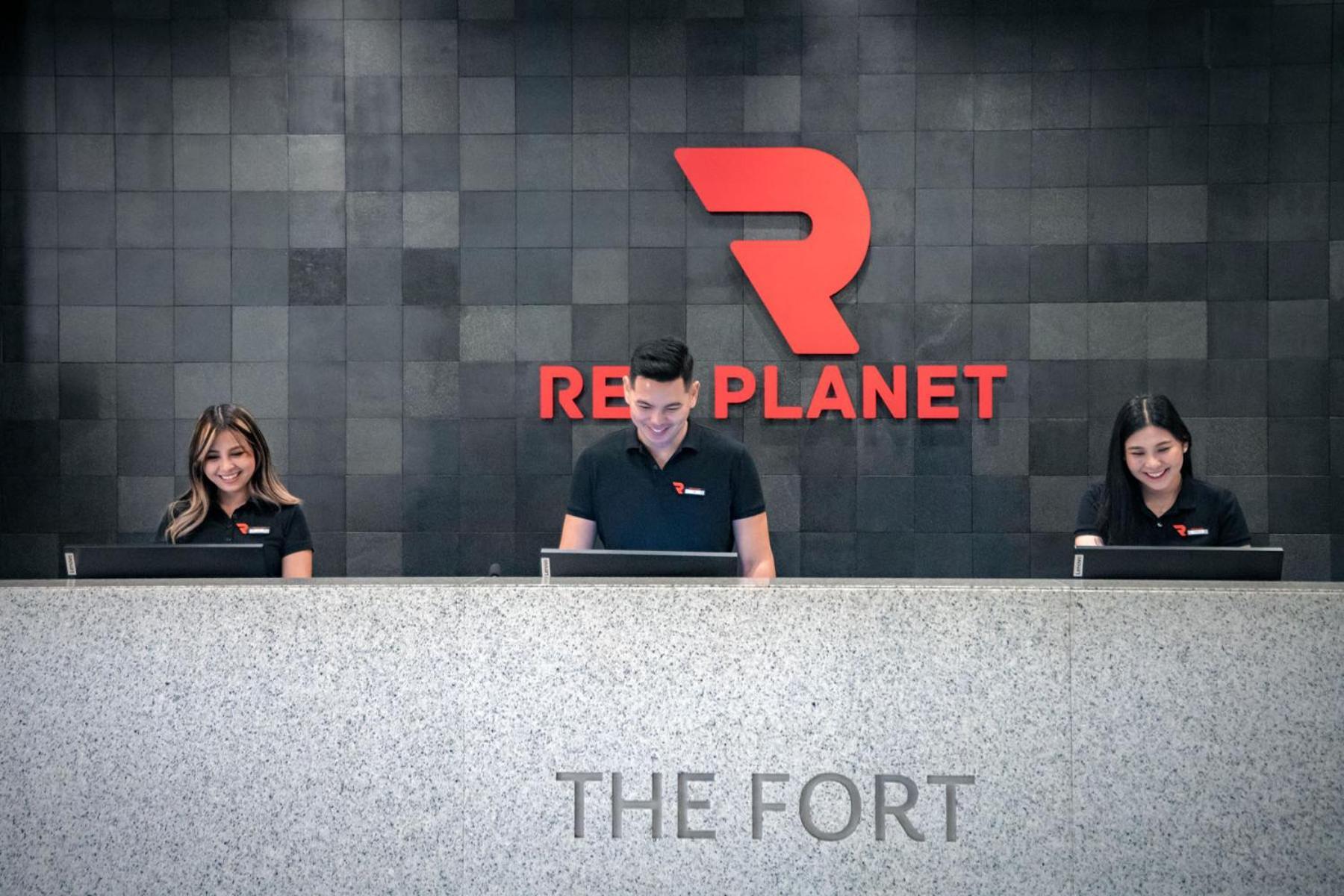 Red Planet Bgc The Fort Taguig Exterior photo