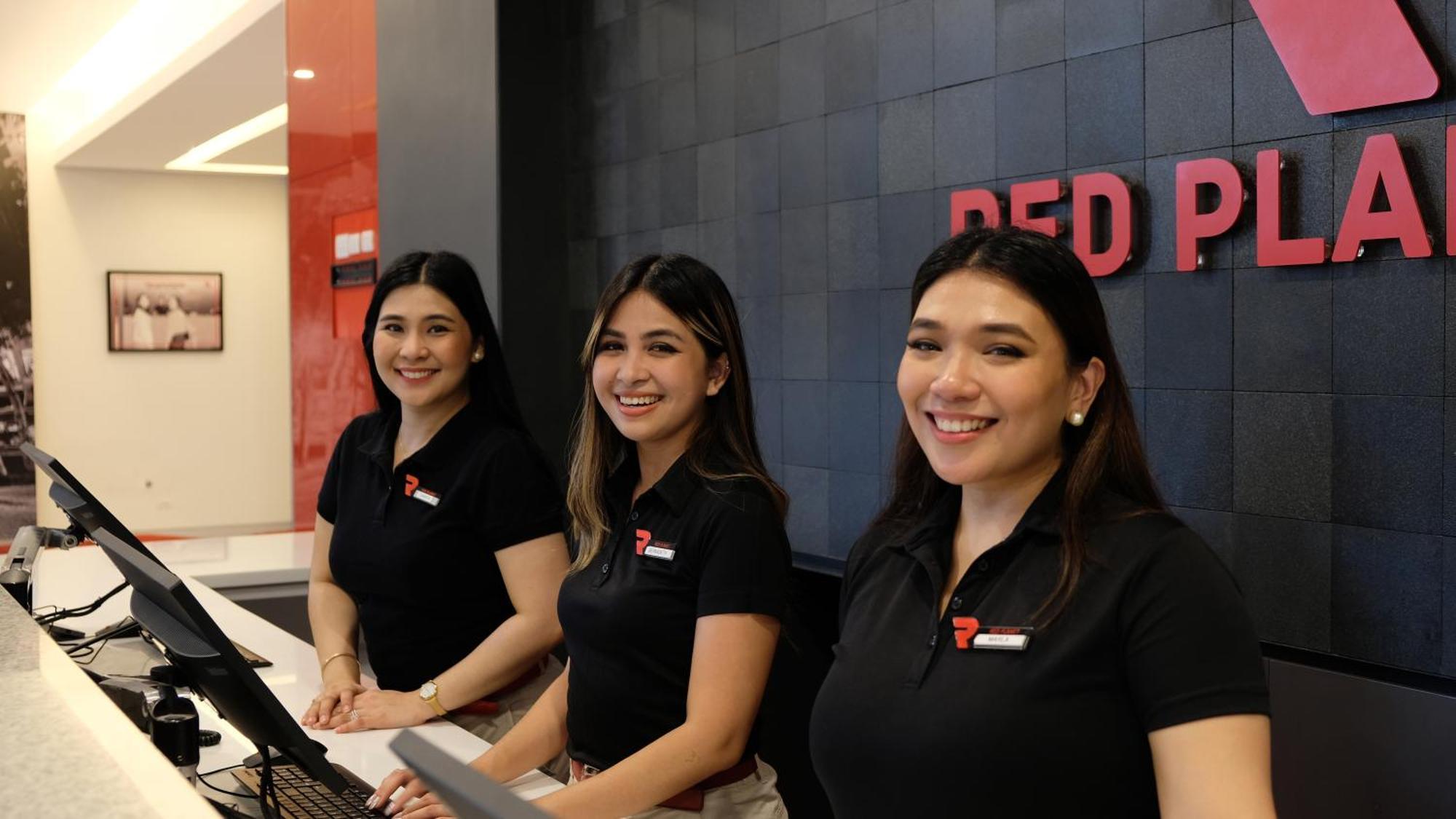 Red Planet Bgc The Fort Taguig Exterior photo
